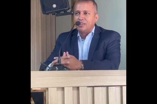 Vereador Marcones Oliveira solicita “sala especial” para o secretário de Educação na Prefeitura