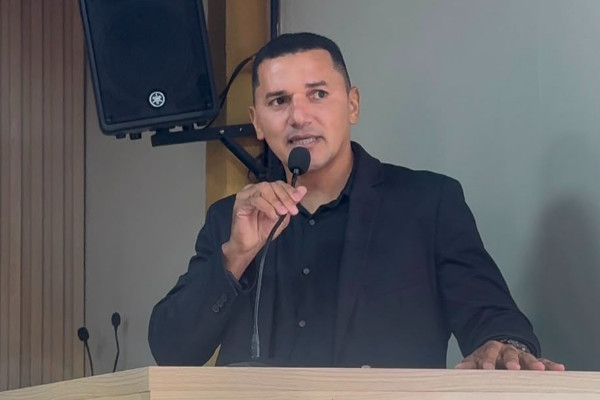 Vereador Geneilson Dourado solicita melhorias em estrada vicinal e pavimentação de ruas no bair...