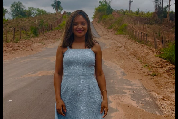 Vereadora Meuryane Bezerra solicita implantação de meios-fios e sarjetas na estrada entre Pé de...