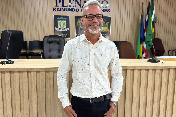 Francimar Carvalho assume mandato de vereador em sessão solene na Câmara